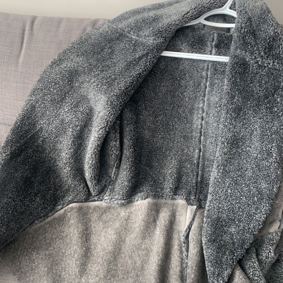 Fur vest (Faux) - Picture 2 of 3